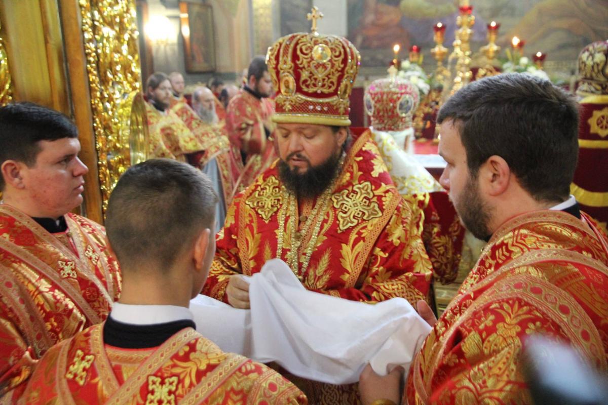 Три митрополити звершили Божествеургію у кафедральному соборі м. Житомира в день шанування святого великомученика Димитрія Солунського!