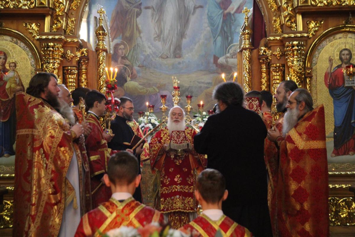 Три митрополити звершили Божествеургію у кафедральному соборі м. Житомира в день шанування святого великомученика Димитрія Солунського!
