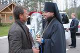 Поставлення хреста на місці будівництва нового храму.