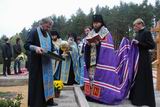 Поставлення хреста на місці будівництва нового храму.