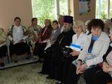 Благочинний Попільнянського округу благословив виставку вишиваних ікон.