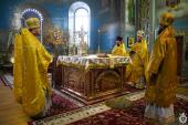 У день пам'яті трьох великих святителів митрополит Никодим звершив Божественну літургію у Свято-Успенському архієрейському соборі міста Житомира.