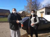 Священник Свято-Миколаївського собору м. Бердичева передав одноразові захисні маски геріатричному пансіонату і міській лікарні!
