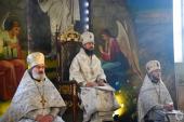 У Димитрівську Батьківську поминальну суботу митрополит Никодим звершив заупокійну Божественну літургію у Свято-Успенському архієрейському соборі.