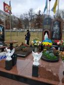 Священик звершив заупокійну молитву за загиблим військовим
